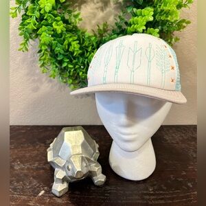 PISTIL WOMAN’S TRUCKER HAT